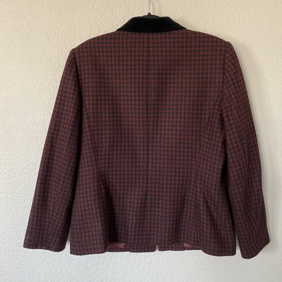 Vintage Kasper Maroon & Black Wool Houndstooth Jacket with Velvet Collar - Picture 4 of 6